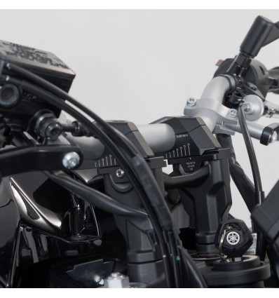 Riser SW-Motech ad arretramento variabile neri per manubri diam. 28 Riser SW-Motech ad arretramento variabile neri per manubri diam. 28