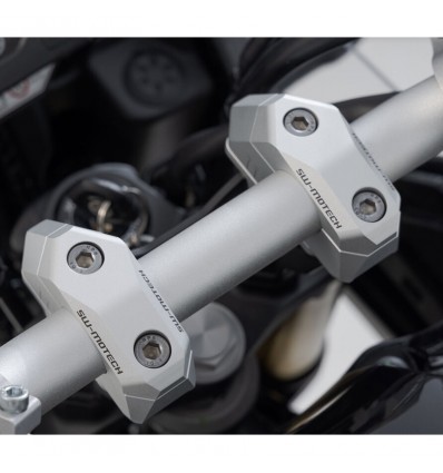 Riser SW-Motech ad arretramento variabile argento per manubri diam. 28 Riser SW-Motech ad arretramento variabile argento per manubri diam. 28