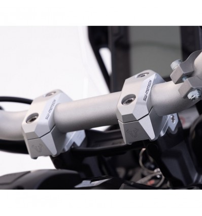 Riser SW-Motech ad arretramento variabile argento per manubri diam. 28 Riser SW-Motech ad arretramento variabile argento per manubri diam. 28
