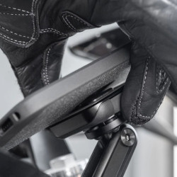 Supporto Peak Design su canotto sterzo per smartphone e accessori dedicati Supporto Peak Design su canotto sterzo per smartphone e accessori dedicati