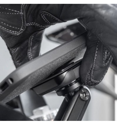 Supporto Peak Design su canotto sterzo per smartphone e accessori dedicati Supporto Peak Design su canotto sterzo per smartphone e accessori dedicati