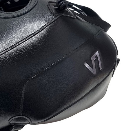 Copriserbatoio Bagster per Moto Guzzi V7 850 in similpelle nero Copriserbatoio Bagster per Moto Guzzi V7 850 in similpelle nero