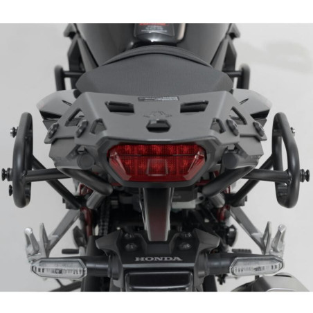 Telaio laterale SW-Motech per borse SLC su Honda CB 750 Hornet Telaio laterale SW-Motech per borse SLC su Honda CB 750 Hornet