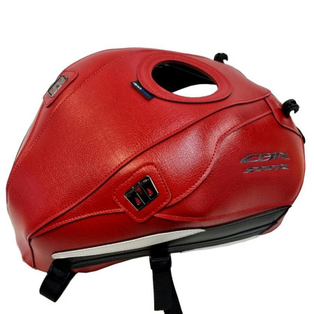 Copriserbatoio Bagster per Honda CBR 500 R dal 2019 in similpelle rosso, nero e bianco Copriserbatoio Bagster per Honda CBR 500 R dal 2019 in similpelle rosso, nero e bianco