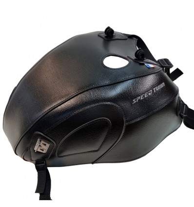 Copriserbatoio Bagster per Triumph Speed Twin 900 dal 2023 in similpelle nero Copriserbatoio Bagster per Triumph Speed Twin 900 dal 2023 in similpelle nero
