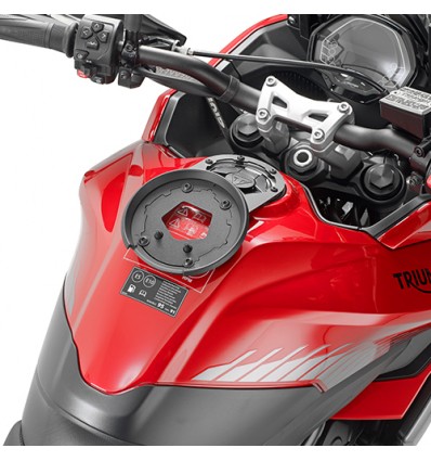 Flangia serbatoio Givi per borse con sistema Tanklock su Triumph Tifer Sport 660 Flangia serbatoio Givi per borse con sistema Tanklock su Triumph Tifer Sport 660