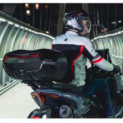 Bauletto Givi Monokey V58NNT Maxia 5 da 58 litri nero Bauletto Givi Monokey V58NNT Maxia 5 da 58 litri nero