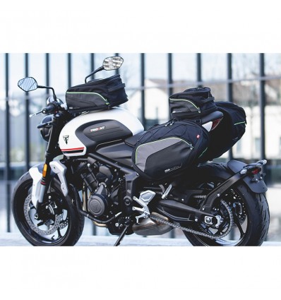 Borse laterali Givi serie Easy Bags EA127 a volume variabile da 20 a 30 lt nere Borse laterali Givi serie Easy Bags EA127 a volume variabile da 20 a 30 lt nere