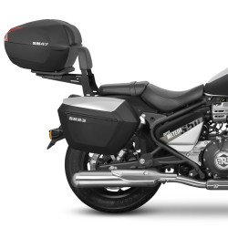 Portavaligie laterale Shad 3P su Royal Enfield Super Meteor 650 Portavaligie laterale Shad 3P su Royal Enfield Super Meteor 650