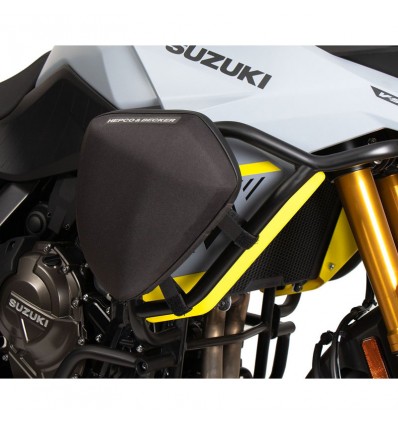 Coppia di borse Hepco & Becker V1 per paraserbatoio su Suzuki V-Strom 800 DE Coppia di borse Hepco & Becker V1 per paraserbatoio su Suzuki V-Strom 800 DE