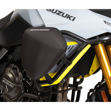 Coppia di borse Hepco & Becker V1 per paraserbatoio su Suzuki V-Strom 800 DE Coppia di borse Hepco & Becker V1 per paraserbatoio su Suzuki V-Strom 800 DE
