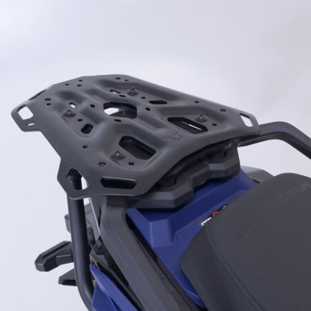 Piastra SW-Motech Adventure Rack su Suzuki V-Strom 800 DE per borse o bauli di varie marche Piastra SW-Motech Adventure Rack su Suzuki V-Strom 800 DE per borse o bauli di varie marche