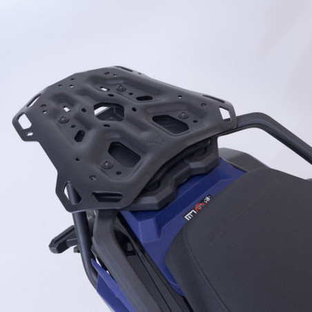 Piastra SW-Motech Adventure Rack su Suzuki V-Strom 800 DE per borse o bauli di varie marche Piastra SW-Motech Adventure Rack su Suzuki V-Strom 800 DE per borse o bauli di varie marche