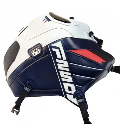 Copriserbatoio Bagster per BMW R1250 GS in similpelle blu, bianco e rosso chiaro Copriserbatoio Bagster per BMW R1250 GS in similpelle blu, bianco e rosso chiaro