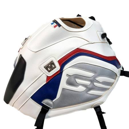 Copriserbatoio Bagster per BMW R1250 GS in similpelle bianco, blu e rosso Copriserbatoio Bagster per BMW R1250 GS in similpelle bianco, blu e rosso