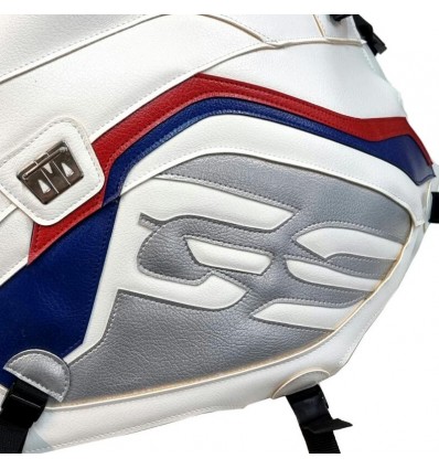 Copriserbatoio Bagster per BMW R1250 GS in similpelle bianco, blu e rosso Copriserbatoio Bagster per BMW R1250 GS in similpelle bianco, blu e rosso