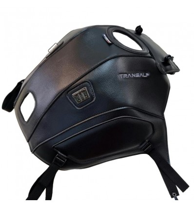Copriserbatoio Bagster per Honda Transalp 750 in similpelle nero Copriserbatoio Bagster per Honda Transalp 750 in similpelle nero