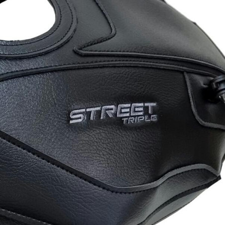 Copriserbatoio Bagster per Triumoh Street Triple 765 in similpelle nero Copriserbatoio Bagster per Triumoh Street Triple 765 in similpelle nero