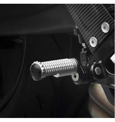 Adattatori Rizoma PE685B regolabili per pedivelle pilota su Yamaha XSR 900 Adattatori Rizoma PE685B regolabili per pedivelle pilota su Yamaha XSR 900