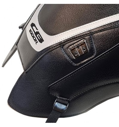 Copriserbatoio Bagster per Honda CB 1000R dal 2018 in similpelle nero con deco argento Copriserbatoio Bagster per Honda CB 1000R dal 2018 in similpelle nero con deco argento