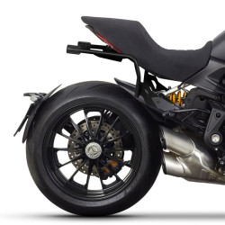 Portavaligie laterale Shad 3P su Ducati Diavel 1260 Portavaligie laterale Shad 3P su Ducati Diavel 1260