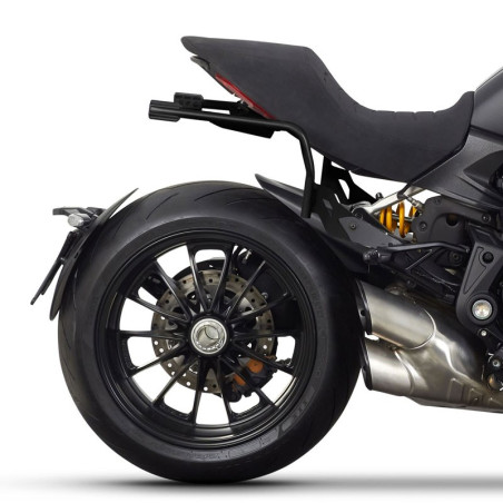 Portavaligie laterale Shad 3P su Ducati Diavel 1260 Portavaligie laterale Shad 3P su Ducati Diavel 1260