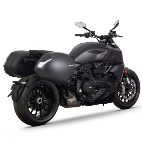 Portavaligie laterale Shad 3P su Ducati Diavel 1260 Portavaligie laterale Shad 3P su Ducati Diavel 1260