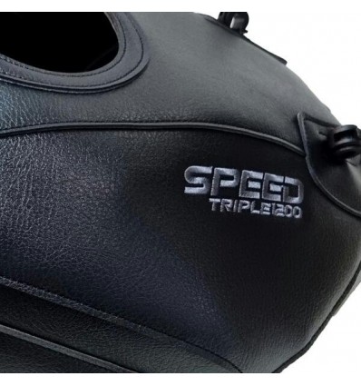 Copriserbatoio Bagster per Triumph Speed Triple 1200 in similpelle nero Copriserbatoio Bagster per Triumph Speed Triple 1200 in similpelle nero
