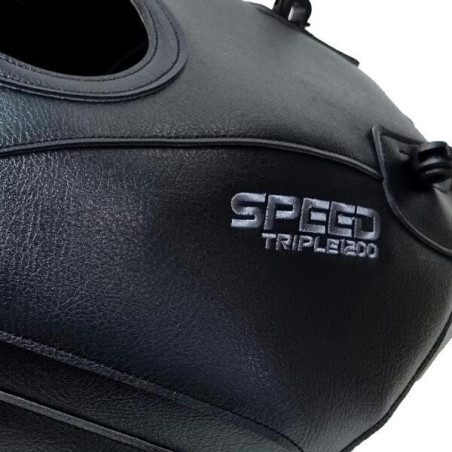 Copriserbatoio Bagster per Triumph Speed Triple 1200 in similpelle nero Copriserbatoio Bagster per Triumph Speed Triple 1200 in similpelle nero