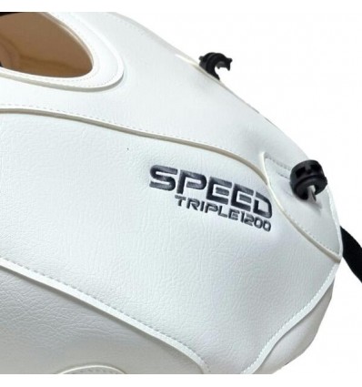 Copriserbatoio Bagster per Triumph Speed Triple 1200 in similpelle bianco e nero Copriserbatoio Bagster per Triumph Speed Triple 1200 in similpelle bianco e nero