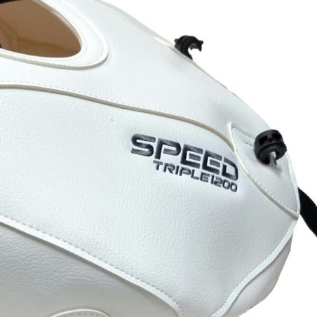 Copriserbatoio Bagster per Triumph Speed Triple 1200 in similpelle bianco e nero Copriserbatoio Bagster per Triumph Speed Triple 1200 in similpelle bianco e nero