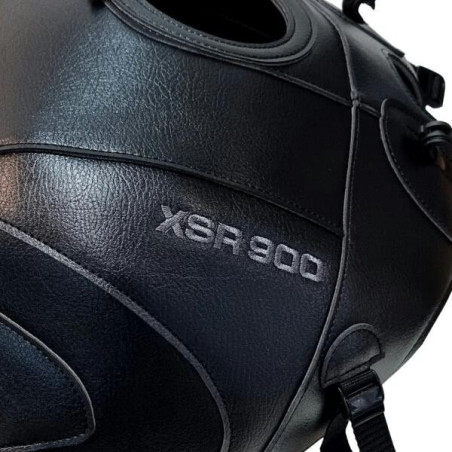 Copriserbatoio Bagster per Yamaha XSR 900 dal 2022 in similpelle nero Copriserbatoio Bagster per Yamaha XSR 900 dal 2022 in similpelle nero