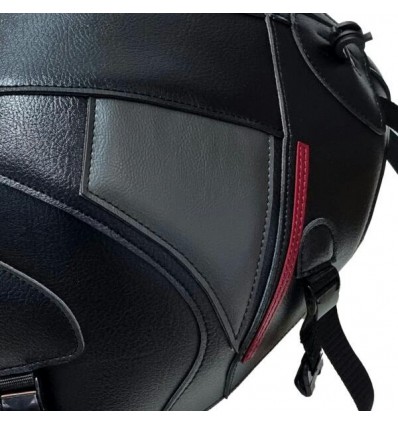 Copriserbatoio Bagster per Yamaha XSR 900 dal 2022 in similpelle nero e grigio Copriserbatoio Bagster per Yamaha XSR 900 dal 2022 in similpelle nero e grigio