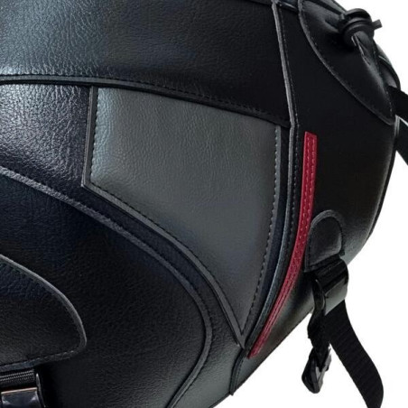 Copriserbatoio Bagster per Yamaha XSR 900 dal 2022 in similpelle nero e grigio Copriserbatoio Bagster per Yamaha XSR 900 dal 2022 in similpelle nero e grigio