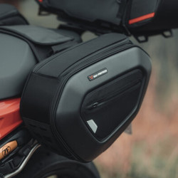 Borse laterali SW-Motech PRO Blaze con telai specifici per Kawasaki Z900 SE Borse laterali SW-Motech PRO Blaze con telai specifici per Kawasaki Z900 SE