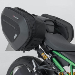 Borse laterali SW-Motech PRO Blaze con telai specifici per Kawasaki Z900 SE Borse laterali SW-Motech PRO Blaze con telai specifici per Kawasaki Z900 SE