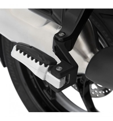 Kit abbassamento Wunderlich per pedane passeggero su BMW R1300 GS Kit abbassamento Wunderlich per pedane passeggero su BMW R1300 GS