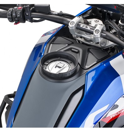 Flangia serbatoio Givi per borse con sistema Tanklock su BMW R1300 GS Flangia serbatoio Givi per borse con sistema Tanklock su BMW R1300 GS