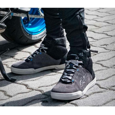 Scarpe da moto Alpinestars Chrome Air grigie e blu Scarpe da moto Alpinestars Chrome Air grigie e blu