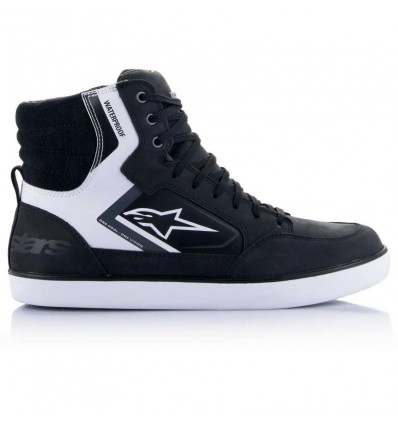 Scarpe da moto Alpinestars J-6 Waterproof in pelle nera e bianca Scarpe da moto Alpinestars J-6 Waterproof in pelle nera e bianca