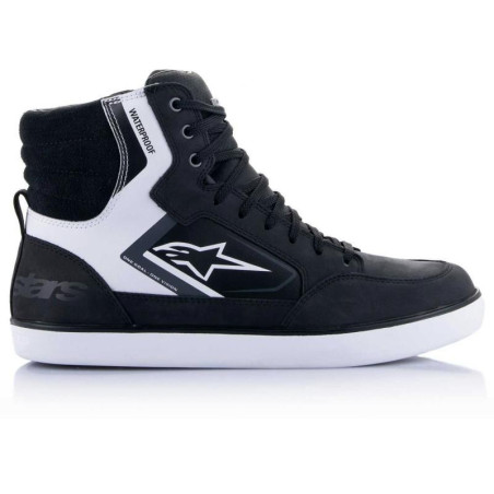 Scarpe da moto Alpinestars J-6 Waterproof in pelle nera e bianca Scarpe da moto Alpinestars J-6 Waterproof in pelle nera e bianca