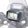 Porta smartphone e navigatori 3,5 pollici Givi S952B a sgancio rapido per manubrio moto Porta smartphone e navigatori 3,5 pollici Givi S952B a sgancio rapido per manubrio moto