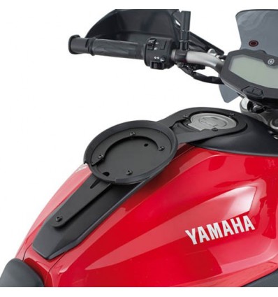 Flangia serbatoio Givi BF21 per borse con sistema Tanklock su moto Yamaha MT 07 Flangia serbatoio Givi BF21 per borse con sistema Tanklock su moto Yamaha MT 07