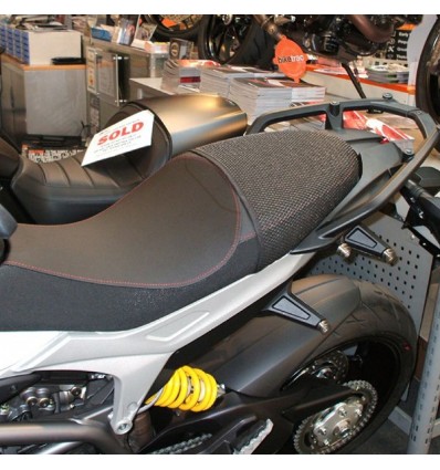 Rete antiscivolo passeggero Triboseat per BMW, Ducati, Honda e Suzuki Rete antiscivolo passeggero Triboseat per BMW, Ducati, Honda e Suzuki