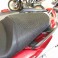 Rete antiscivolo passeggero Triboseat per BMW, MV Agusta, Aprilia, Ducati, Honda, Suzuki e Yamaha Rete antiscivolo passeggero Triboseat per BMW, MV Agusta, Aprilia, Ducati, Honda, Suzuki e Yamaha