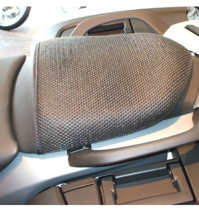 Rete antiscivolo passeggero Triboseat per BMW, MV Agusta, Aprilia, Ducati, Honda, Suzuki e Yamaha Rete antiscivolo passeggero Triboseat per BMW, MV Agusta, Aprilia, Ducati, Honda, Suzuki e Yamaha