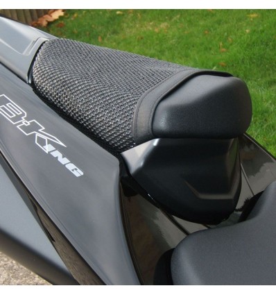 Rete antiscivolo passeggero Triboseat per BMW, MV Agusta, Aprilia, Ducati, Honda, Suzuki e Yamaha Rete antiscivolo passeggero Triboseat per BMW, MV Agusta, Aprilia, Ducati, Honda, Suzuki e Yamaha