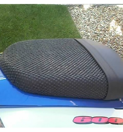 Rete antiscivolo passeggero Triboseat per BMW, MV Agusta, Aprilia, Ducati, Honda, Suzuki e Yamaha Rete antiscivolo passeggero Triboseat per BMW, MV Agusta, Aprilia, Ducati, Honda, Suzuki e Yamaha