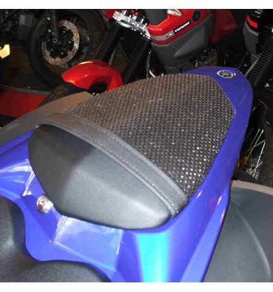 Rete antiscivolo passeggero Triboseat per BMW, MV Agusta, Aprilia, Ducati, Honda, Suzuki e Yamaha Rete antiscivolo passeggero Triboseat per BMW, MV Agusta, Aprilia, Ducati, Honda, Suzuki e Yamaha