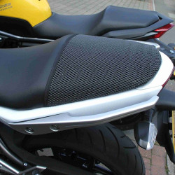 Rete antiscivolo passeggero Triboseat per sella Honda VFR800 V-TEC, Kawasaki ER6N e ER6F Rete antiscivolo passeggero Triboseat per sella Honda VFR800 V-TEC, Kawasaki ER6N e ER6F